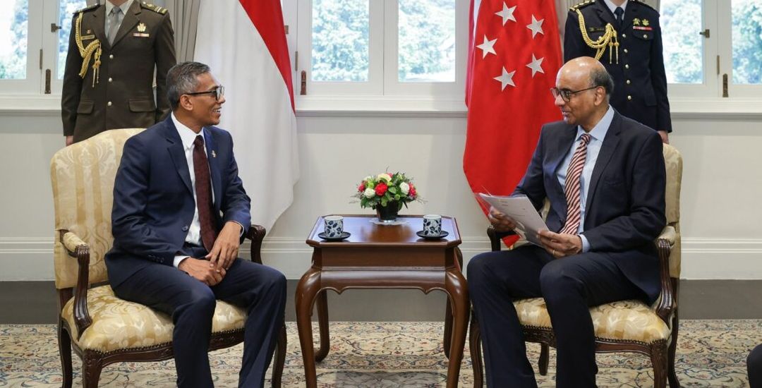His Excellency Mohamed Luveiz presented credentials to His Excellency Tharman Shanmugaratnam, President of the Republic of Singapore